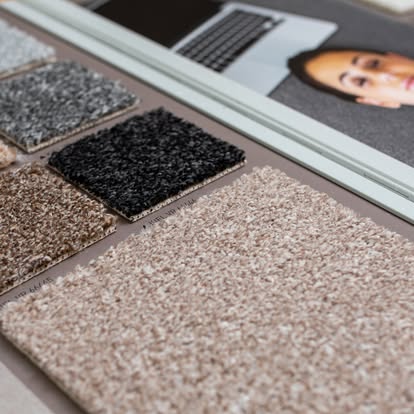 Auswahl verschiedener Bodenbelagsmuster