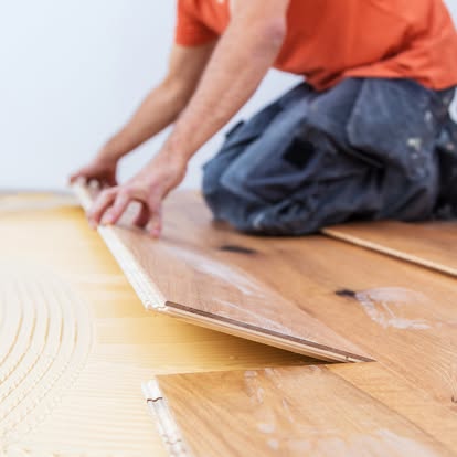 Verlegung eines Bodenbelags