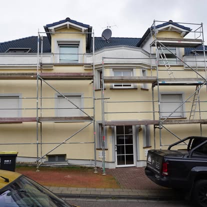 Fassadenarbeiten in der Sanierungsphase