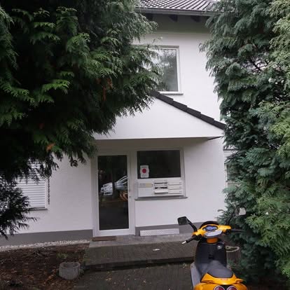 Fassadenarbeiten an einem Eingangsbereich